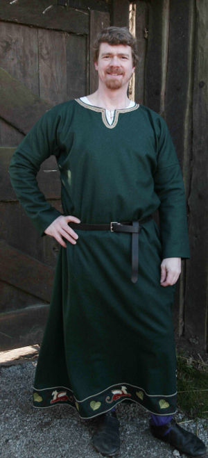 12th century male tunic